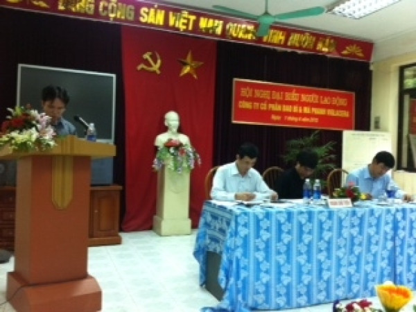 Công ty CP Bao bì và Má Phanh Viglacera tổ chức Hội nghị người lao động năm 2013